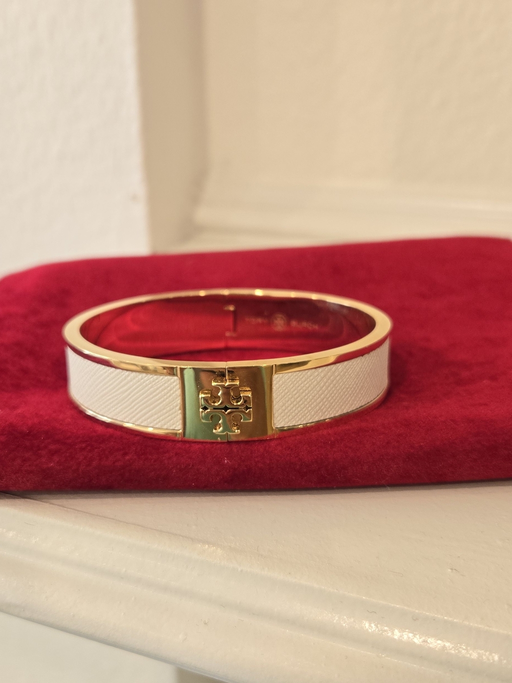 Brand New White Tory Burch Kira Enamel Medium Hinged Bangle Bracelet with logo